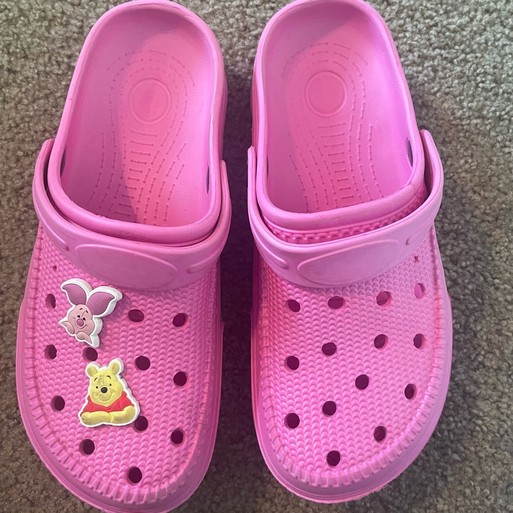 Amazon women’s crocs.